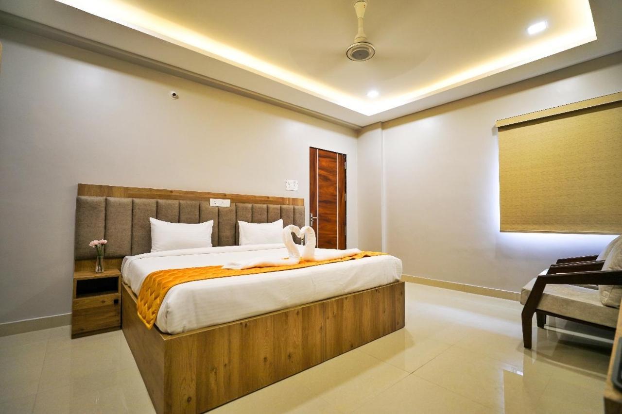 Hotel Ceasta, Beside Us Consulate Hyderabad, Gachibowli Gundipet Buitenkant foto