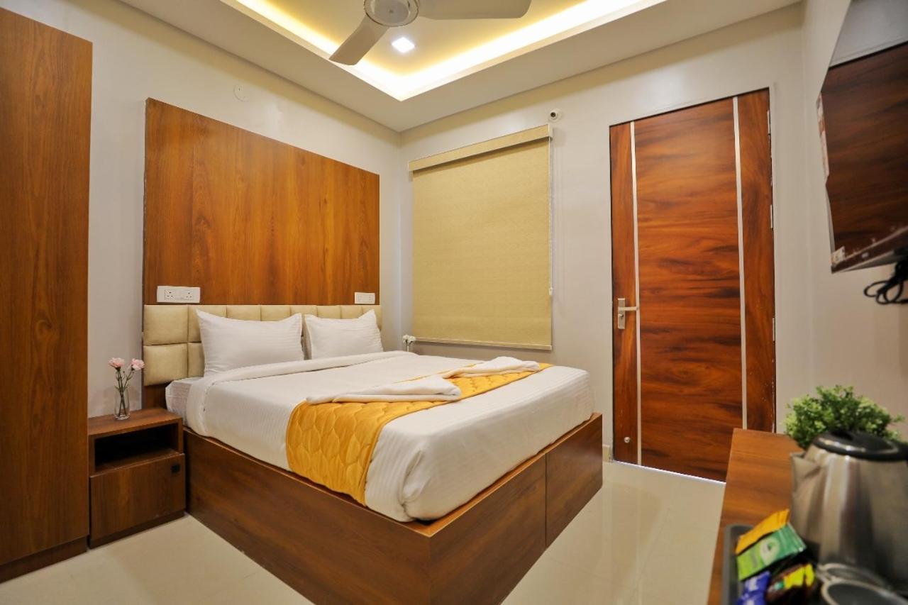 Hotel Ceasta, Beside Us Consulate Hyderabad, Gachibowli Gundipet Buitenkant foto