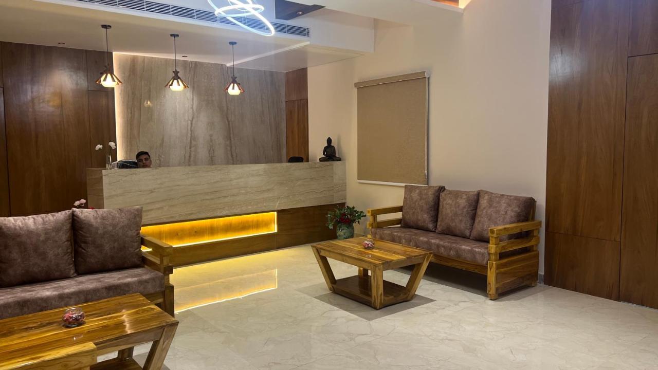 Hotel Ceasta, Beside Us Consulate Hyderabad, Gachibowli Gundipet Buitenkant foto