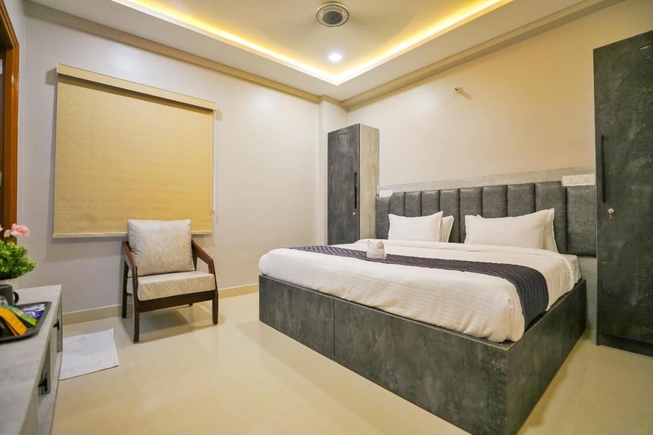 Hotel Ceasta, Beside Us Consulate Hyderabad, Gachibowli Gundipet Buitenkant foto