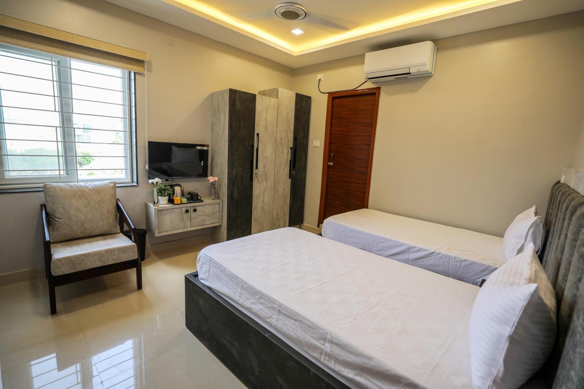 Hotel Ceasta, Beside Us Consulate Hyderabad, Gachibowli Gundipet Buitenkant foto