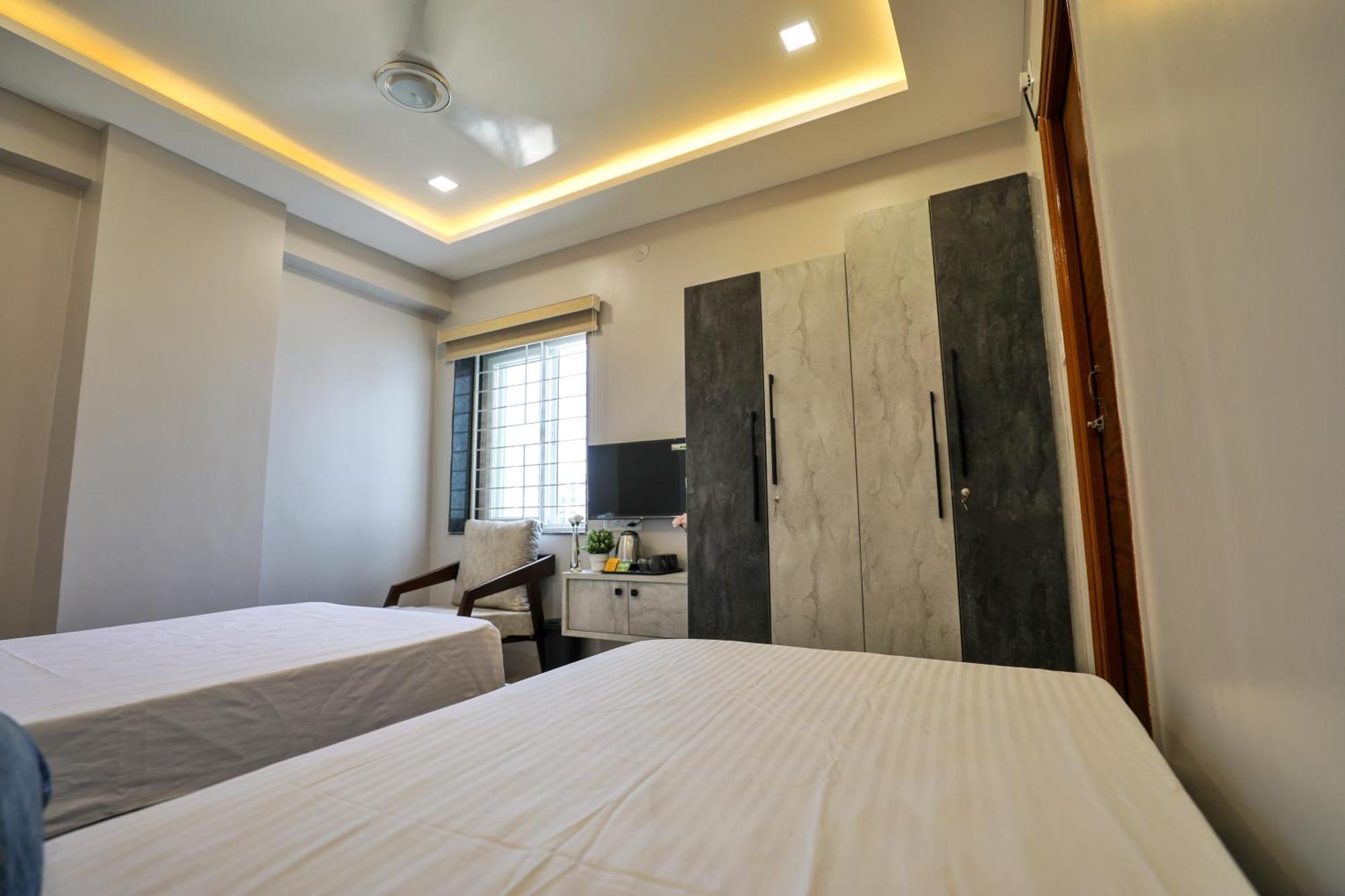 Hotel Ceasta, Beside Us Consulate Hyderabad, Gachibowli Gundipet Buitenkant foto